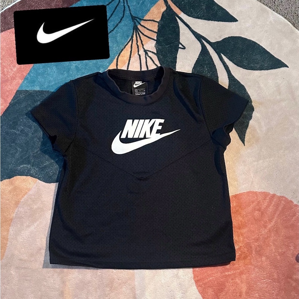 Nike perforated women’s workout top